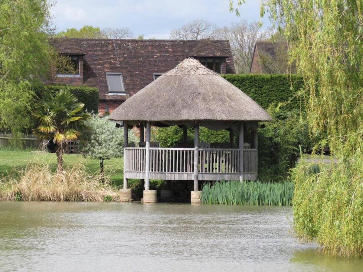 Northlands Farm - Old Farm Cottage Chichester Bagian luar foto